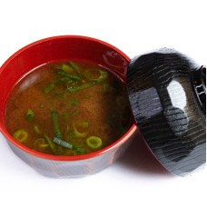 Sopa de miso rojo con nameko y tofu